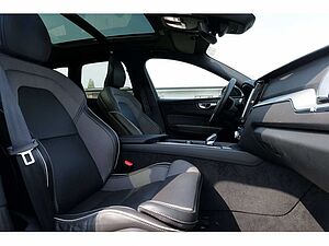 Volvo  T6 Plus Dark Recharge Plug-In Hybrid AWD