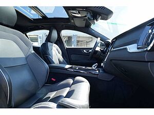 Volvo  Lim. T8 Ultimate Dark Recharge Plug-In Hybrid AWD