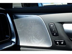 Volvo  Lim. T8 Ultimate Dark Recharge Plug-In Hybrid AWD