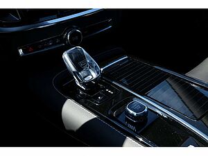 Volvo  Lim. T8 Ultimate Dark Recharge Plug-In Hybrid AWD