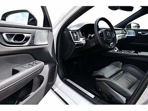 Volvo  Lim. T8 AWD Ultimate Dark Recharge Plug-In Hybrid