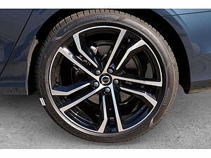 Volvo  Lim. T8 Ultimate Dark Recharge Plug-In Hybrid AWD
