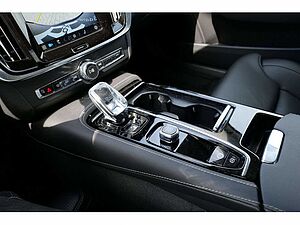 Volvo  Lim. T8 Ultimate Dark Recharge Plug-In Hybrid AWD