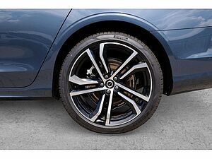 Volvo  Lim. T8 Ultimate Dark Recharge Plug-In Hybrid AWD