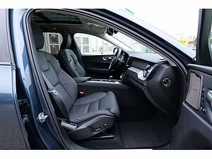Volvo  T8 Ultra Dark Recharge Plug-In Hybrid AWD