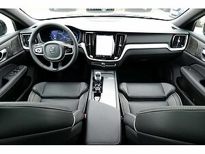 Volvo  B4 Automatik Plus Dark AHK ACC STANDHZ
