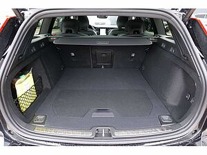 Volvo  B4 Automatik Plus Dark AHK ACC STANDHZ