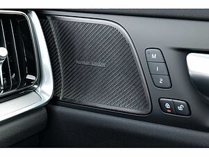 Volvo  B4 Automatik Plus Dark AHK ACC STANDHZ