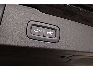 Volvo  B4 Automatik Plus Dark AHK ACC STANDHZ