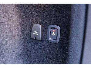 Volvo  B4 Automatik Plus Dark AHK ACC STANDHZ