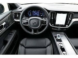 Volvo  B4 Automatik Plus Dark AHK ACC STANDHZ