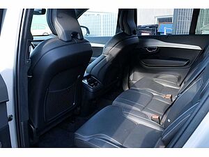 Volvo  B5 AWD Ultimate Dark