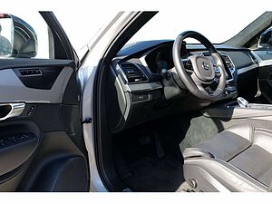 Volvo  B5 AWD Ultimate Dark