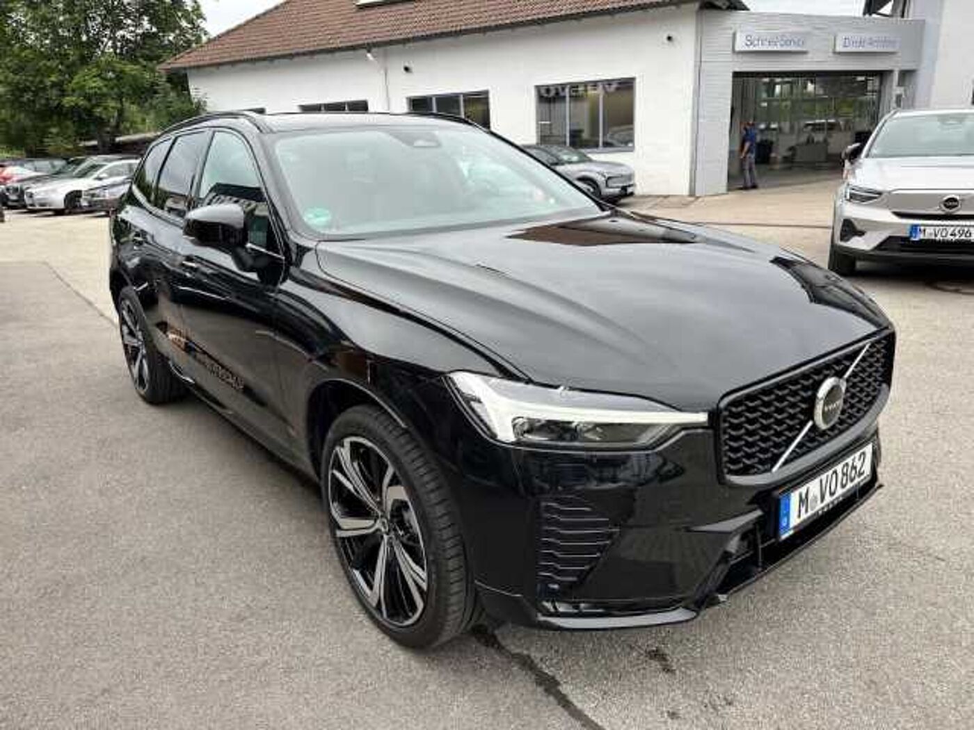 Volvo  XC60 Plus, B4 AWD Mild-Hybrid, Diesel, Dark