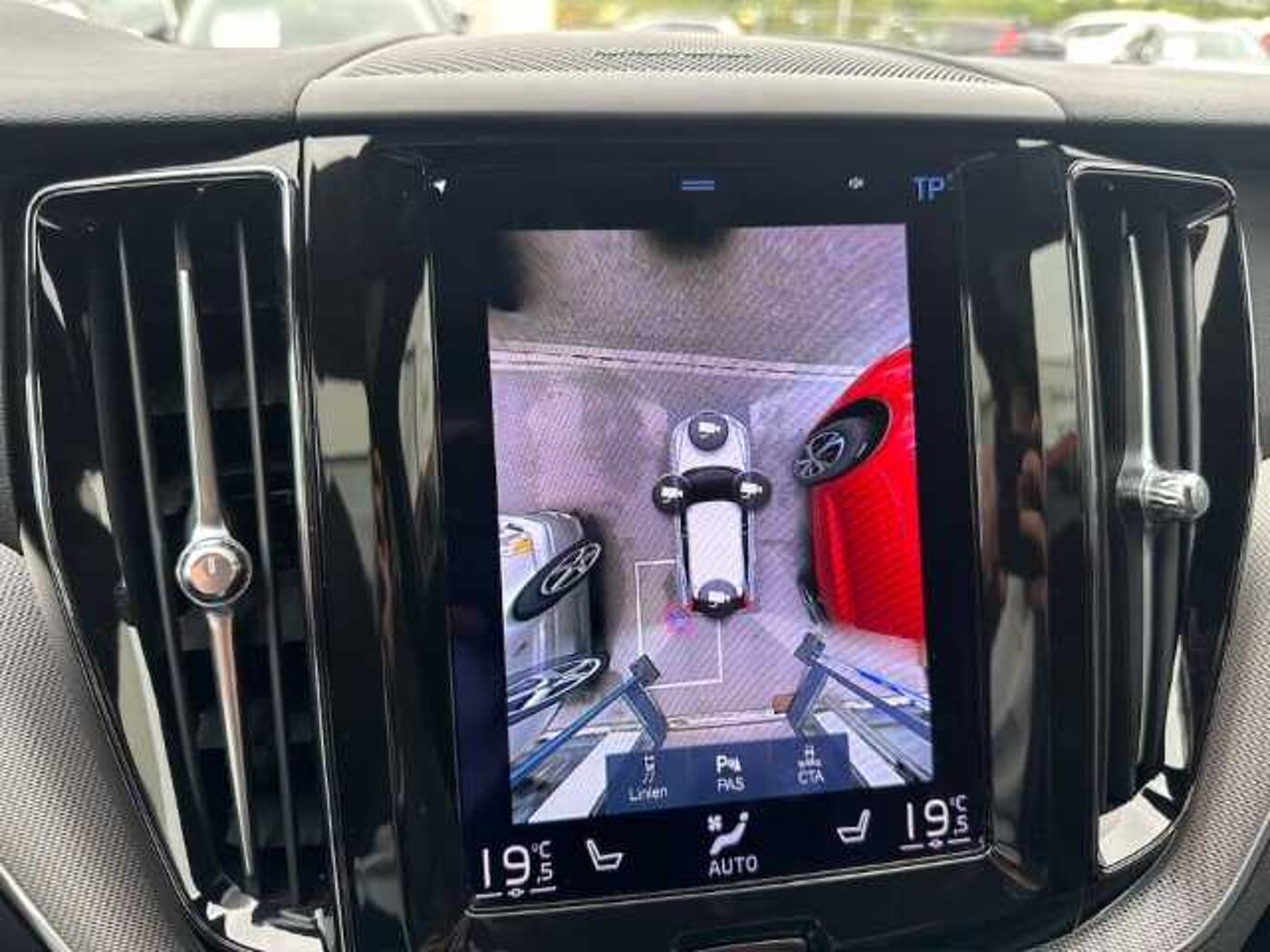 Volvo  XC60 Recharge R-Design, T8 AWD Plug-in Hybrid