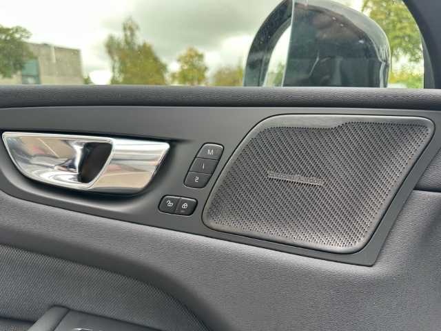 Volvo  XC60 Recharge R-Design, T8 AWD Plug-in Hybrid