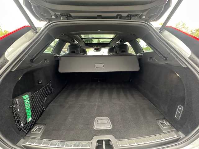 Volvo  XC60 Recharge R-Design, T8 AWD Plug-in Hybrid