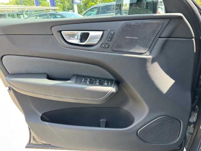 Volvo  XC60 Ultimate, B4 Mild-Hybrid, Diesel, Dark