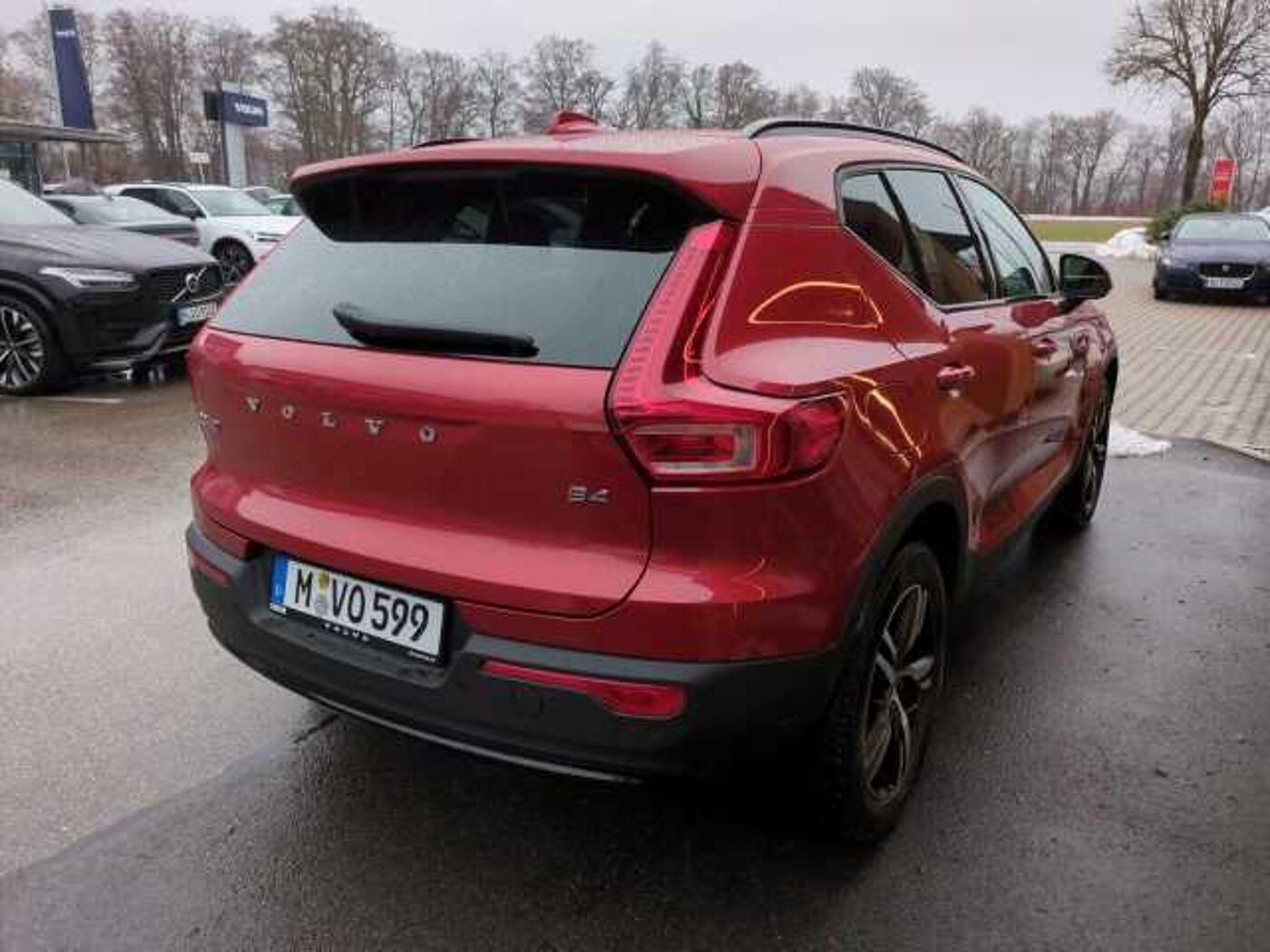 Volvo  XC40 Plus, B4 Mild-Hybrid, Benzin, Dark