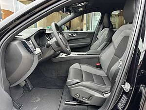 Volvo  XC60 Plus, B4 AWD Mild-Hybrid, Diesel, Dark