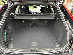 Volvo  XC60 Plus, B4 AWD Mild-Hybrid, Diesel, Dark