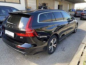 Volvo  V60 Momentum Pro, B4 Mild-Hybrid Diesel