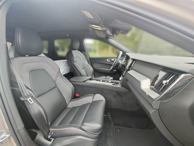 Volvo  T8 Hybrid AWD Plus Dark