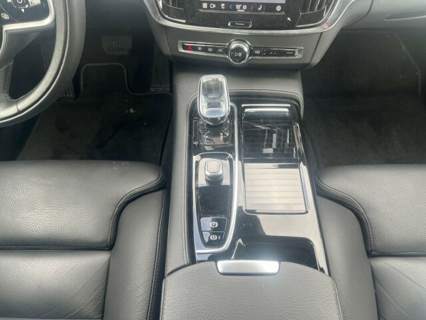 Volvo  V90