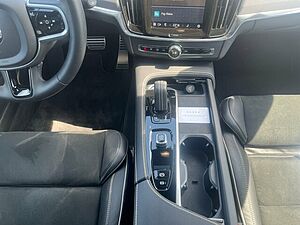 Volvo  V90
