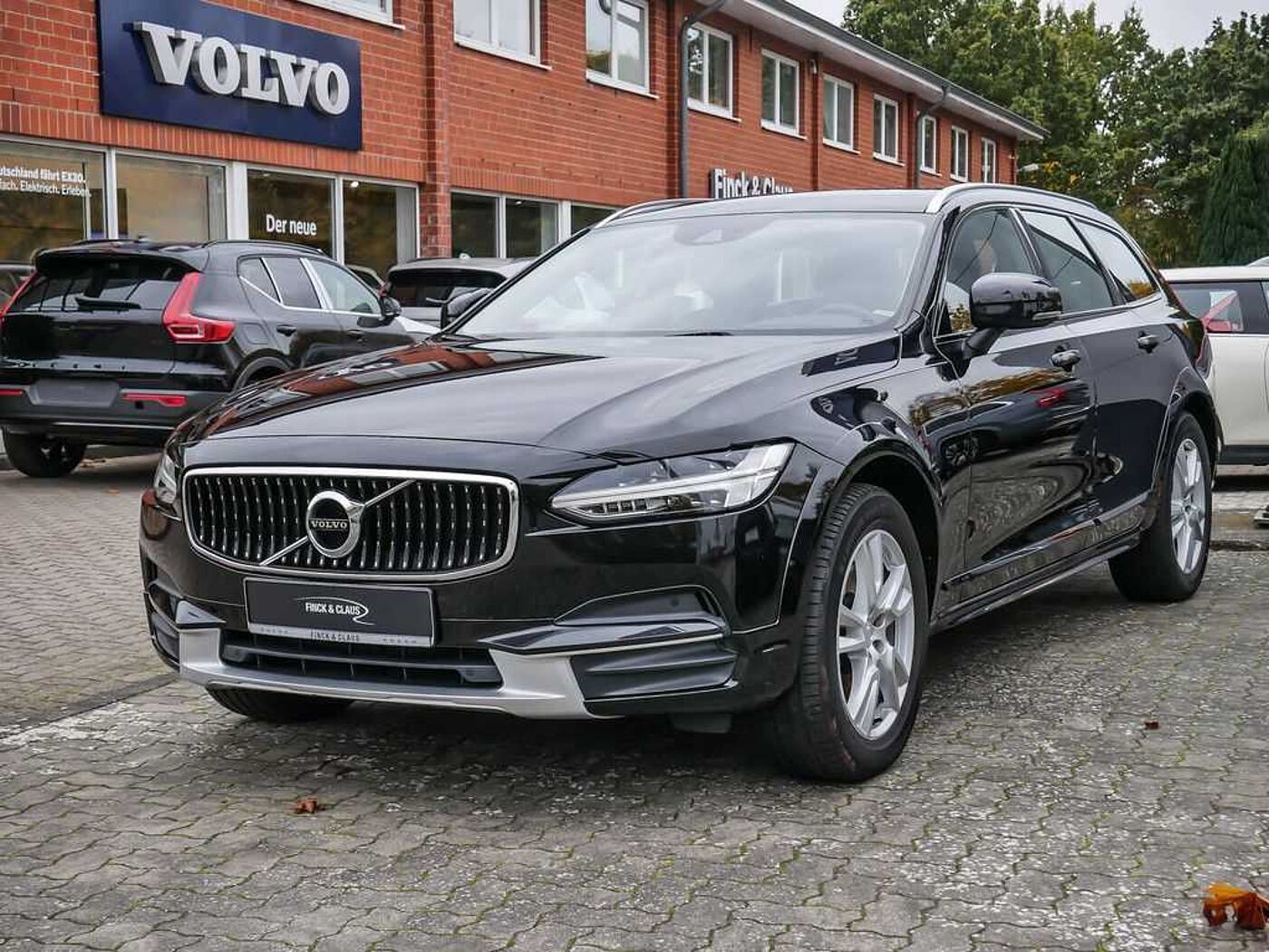 Volvo  CC D4 AWD PDC SHZ LEDER NAVI W-LAN ACC LED