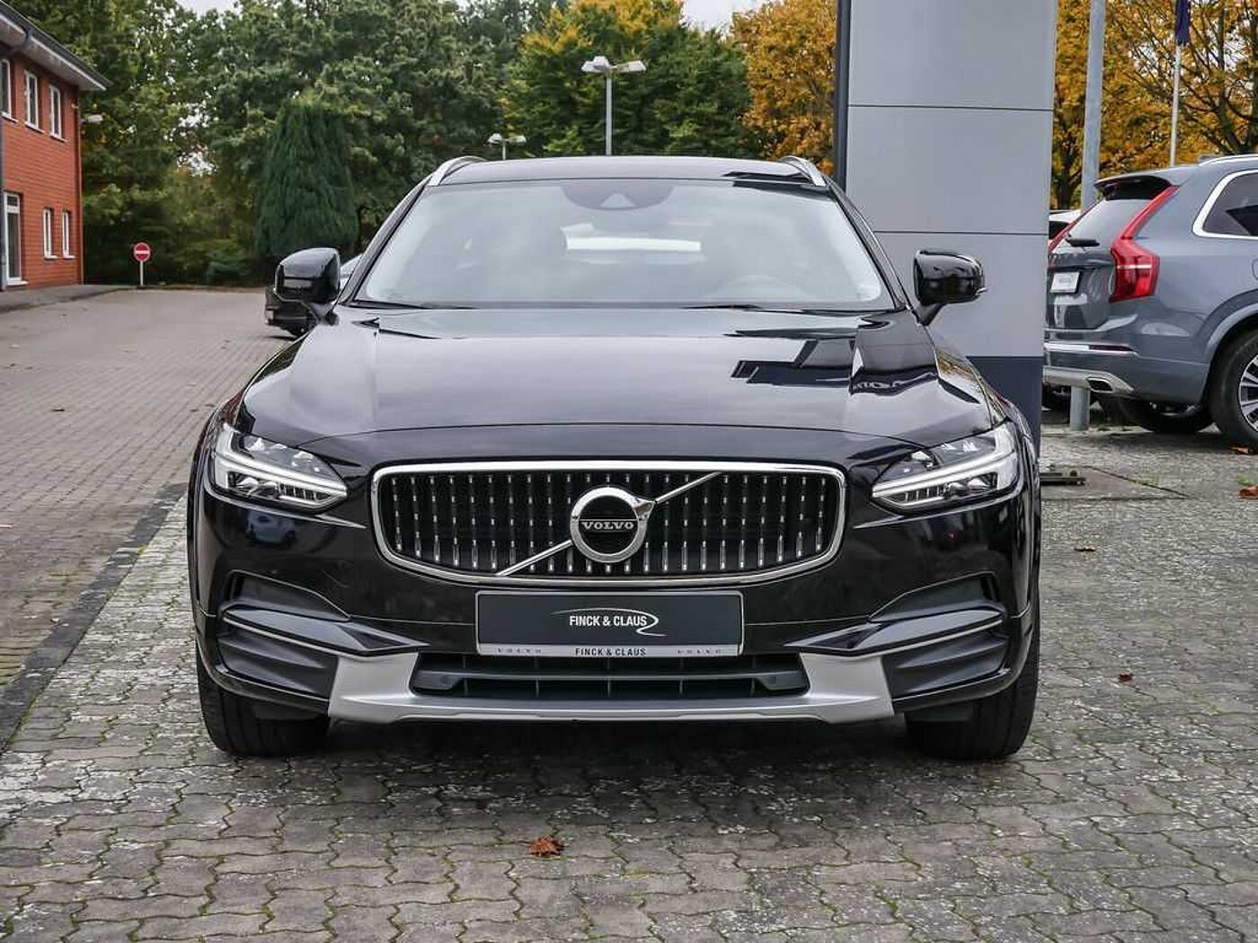 Volvo  CC D4 AWD PDC SHZ LEDER NAVI W-LAN ACC LED