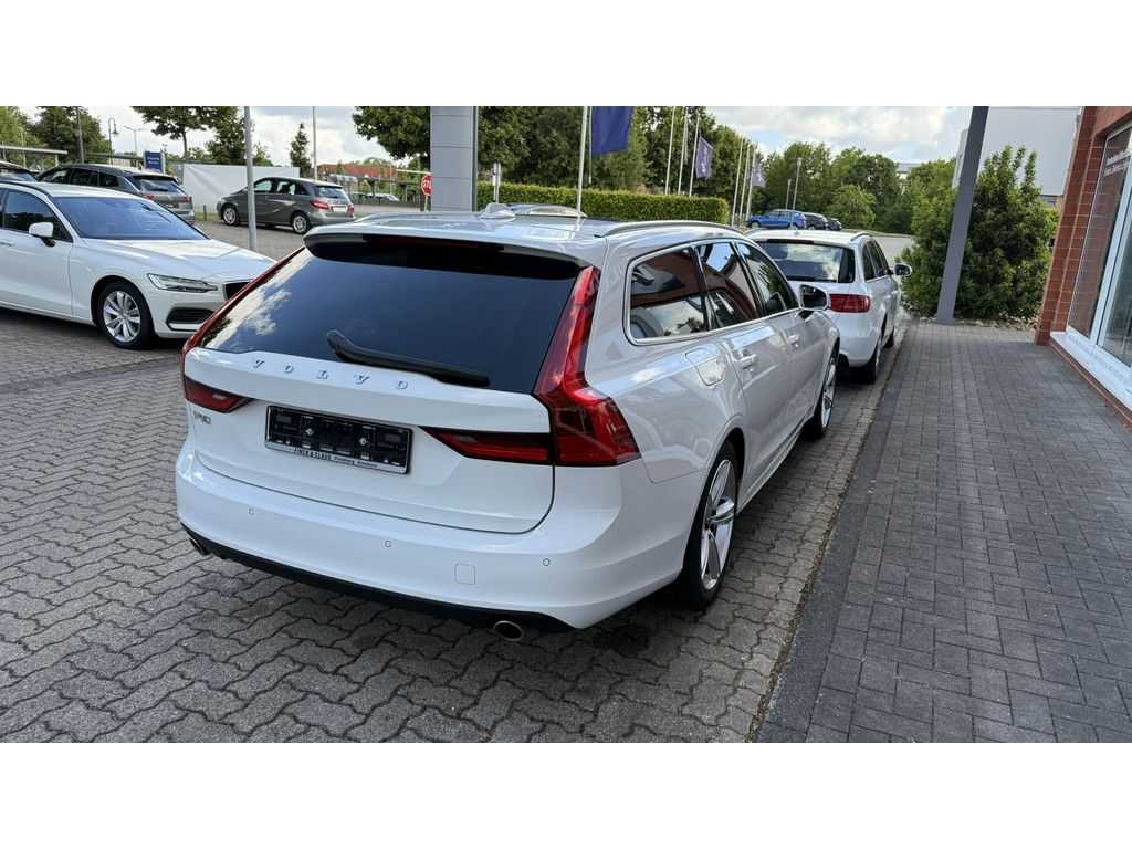 Volvo  T4 Momentum
