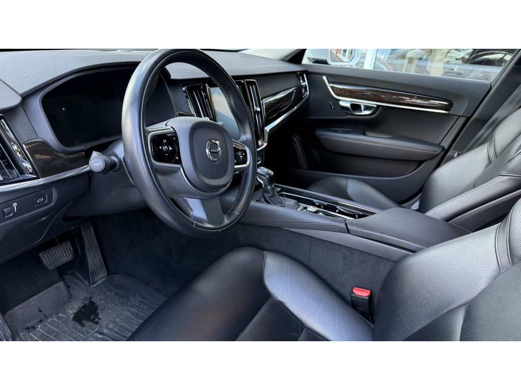 Volvo  T4 Momentum