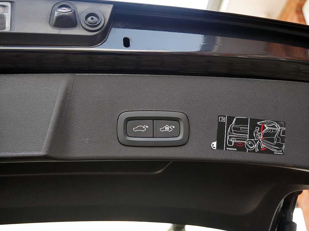 Volvo  T5 Recharge R Design MEMORY AHK 360°