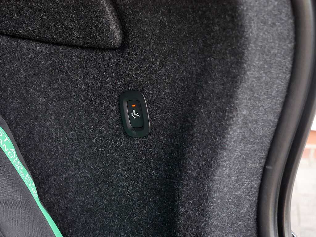 Volvo  T5 Recharge R Design MEMORY AHK 360°