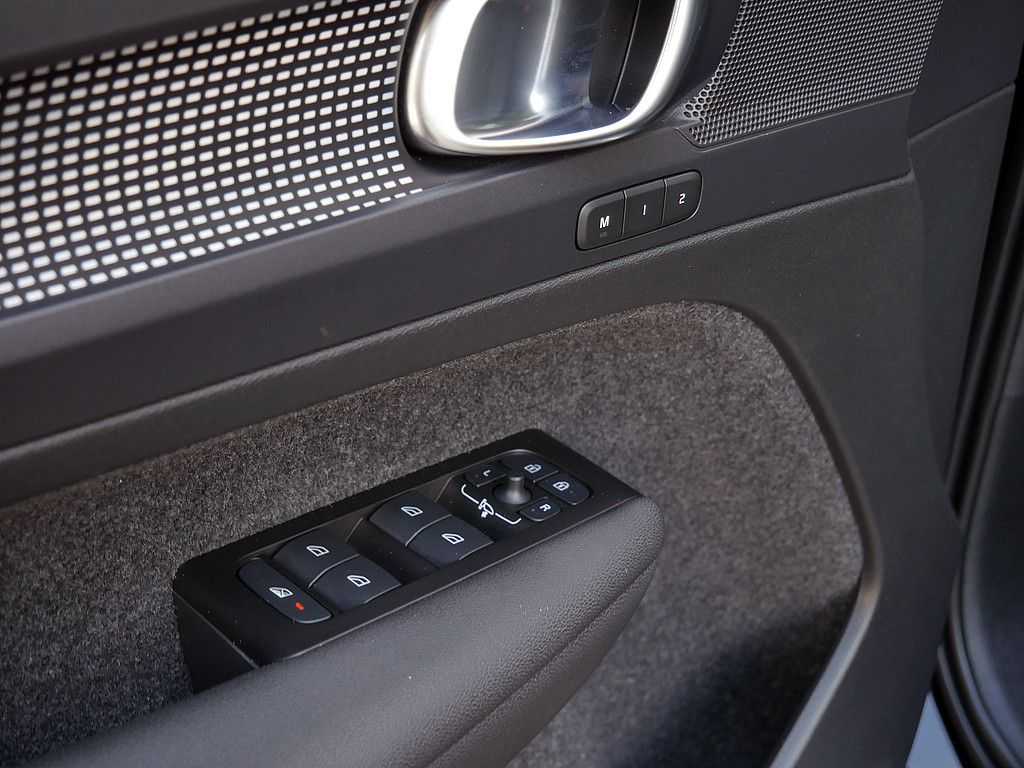 Volvo  T5 Recharge R Design MEMORY AHK 360°