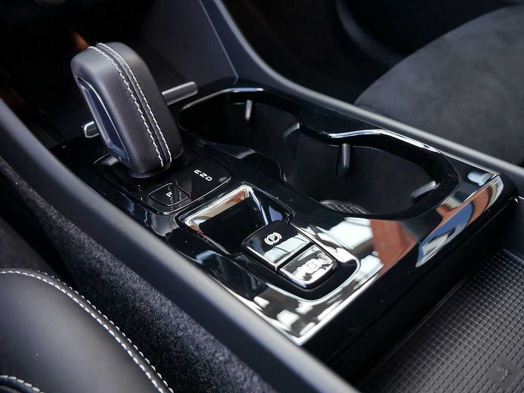 Volvo  T5 Recharge R Design MEMORY AHK 360°