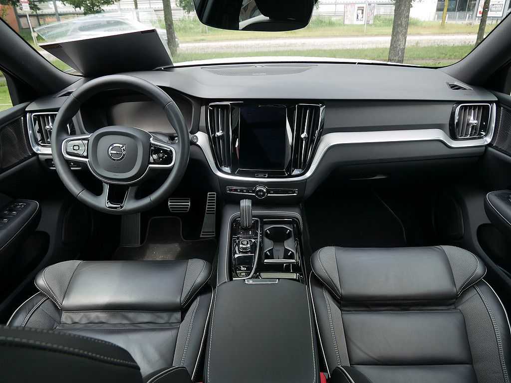 Volvo  T6 AWD Recharge R Design