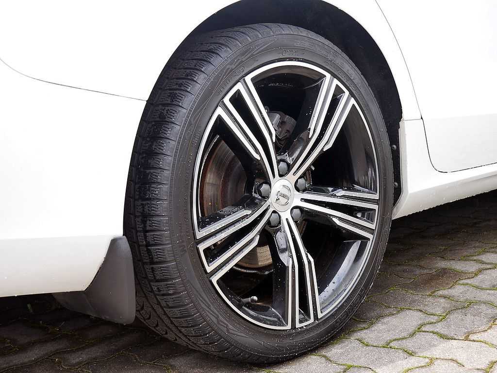 Volvo  D4 Momentum