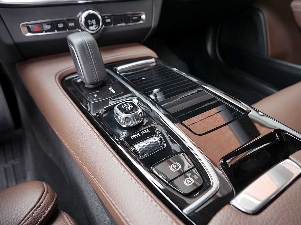 Volvo  T6 AWD Recharge Inscription Expression LED