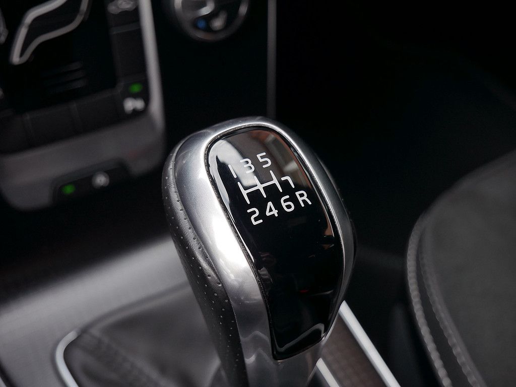 Volvo  D2 R-Design