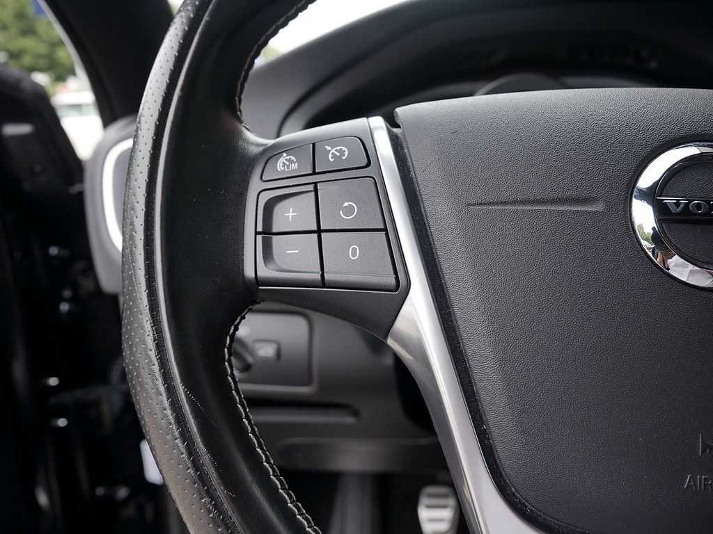 Volvo  D2 R-Design