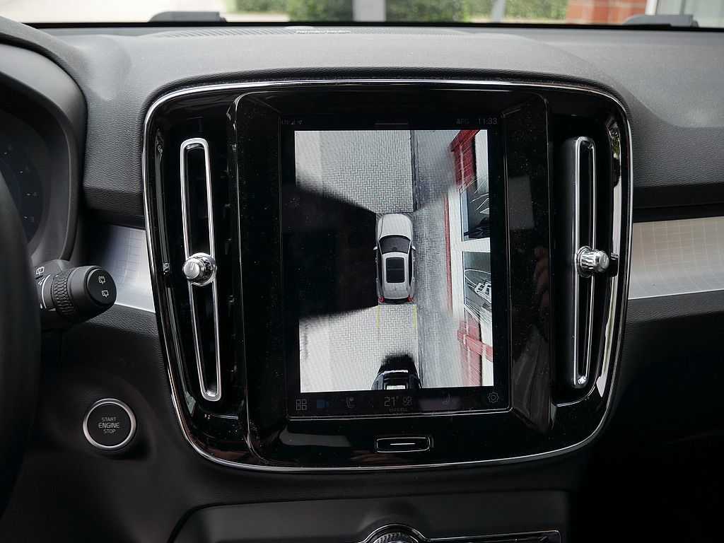 Volvo  B4 Benzin Plus Dark