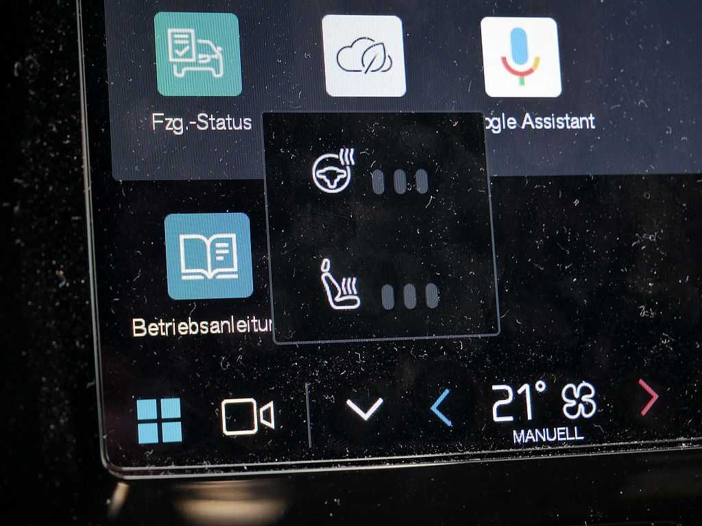 Volvo  B4 Benzin Plus Dark