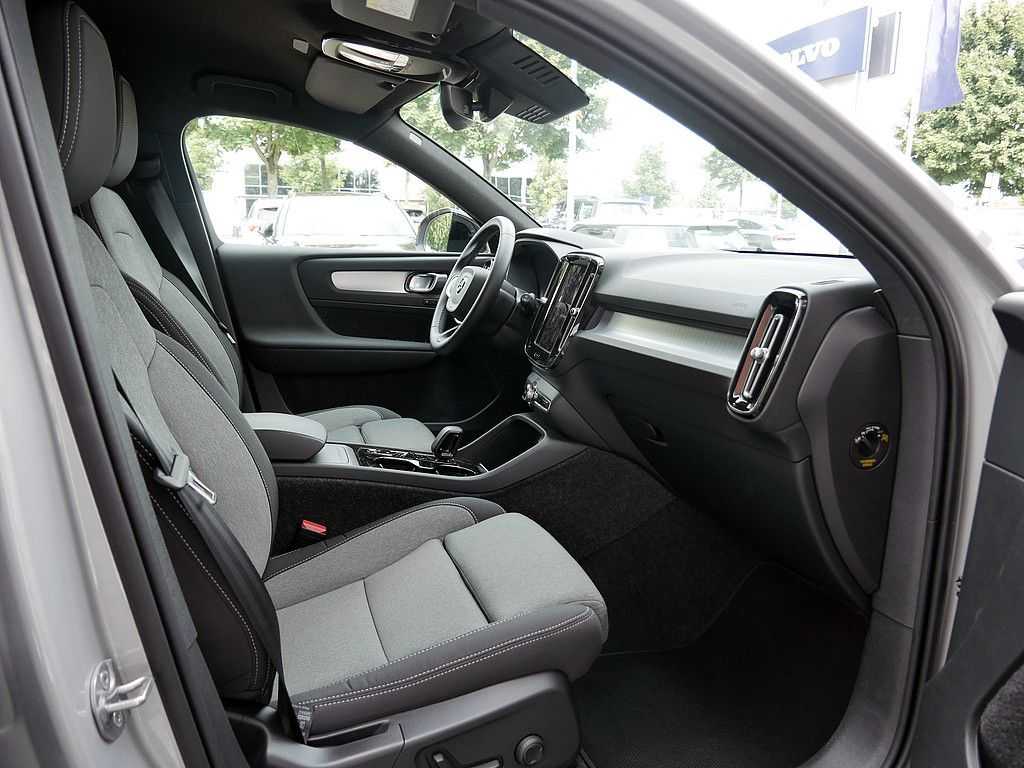 Volvo  B4 Benzin Plus Dark