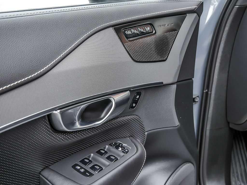 Volvo  T8 AWD R Design Edition 360° LUFTFEDERUNG