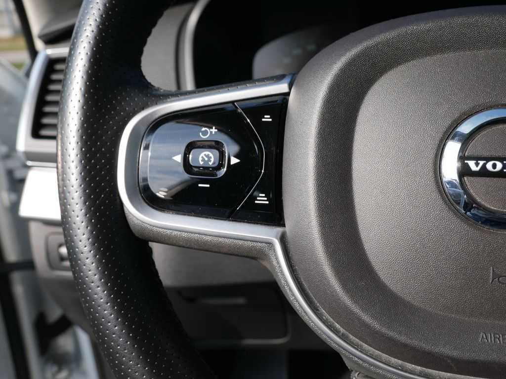 Volvo  D5 AWD Momentum