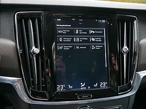 Volvo  CC D4 AWD PDC SHZ LEDER NAVI W-LAN ACC LED