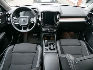 Volvo  T4 Momentum Pro