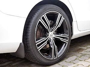 Volvo  D4 Momentum